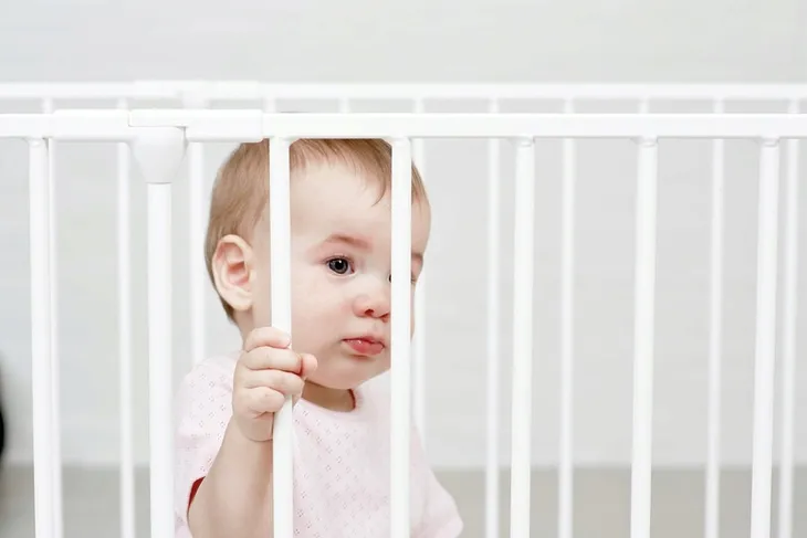 baby-dan-bramka-ochronna-flex-l-bialy-marka-baby-dan