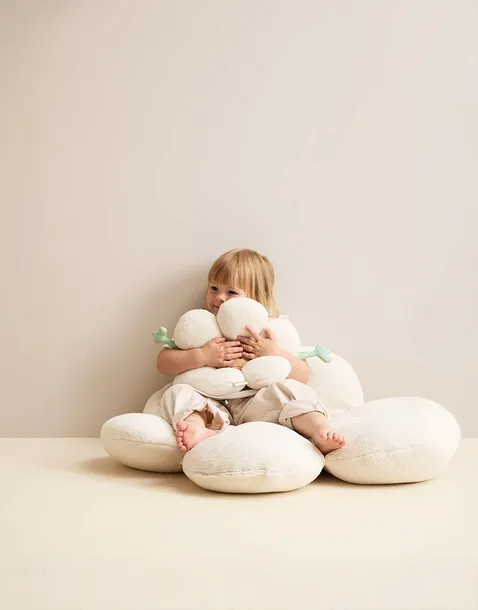 kid-s-concept-poduszka-kwiatek-szerokosc-poduszki-55-cm