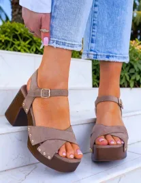 lekkie-sandaly-na-slupku-i-platformie-boho-41