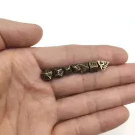 kostki-rpg-podroze-guliwera-malutki-zestaw-7-metalowych-kosci