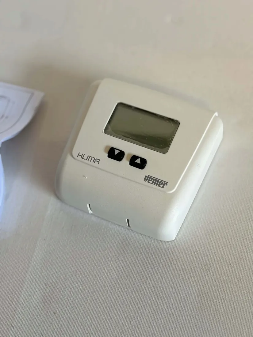 termostat-scienny-vemer-ve729000-klima-lcd-stan-powystawowy