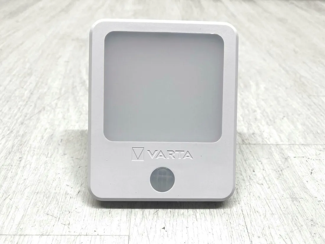 inteligentna-lampka-nocna-led-varta-motion-sensor-light