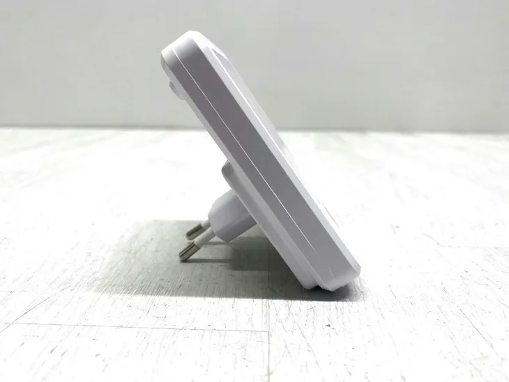 inteligentna-lampka-nocna-led-varta-motion-sensor-light-material-tworzywo-sztuczne