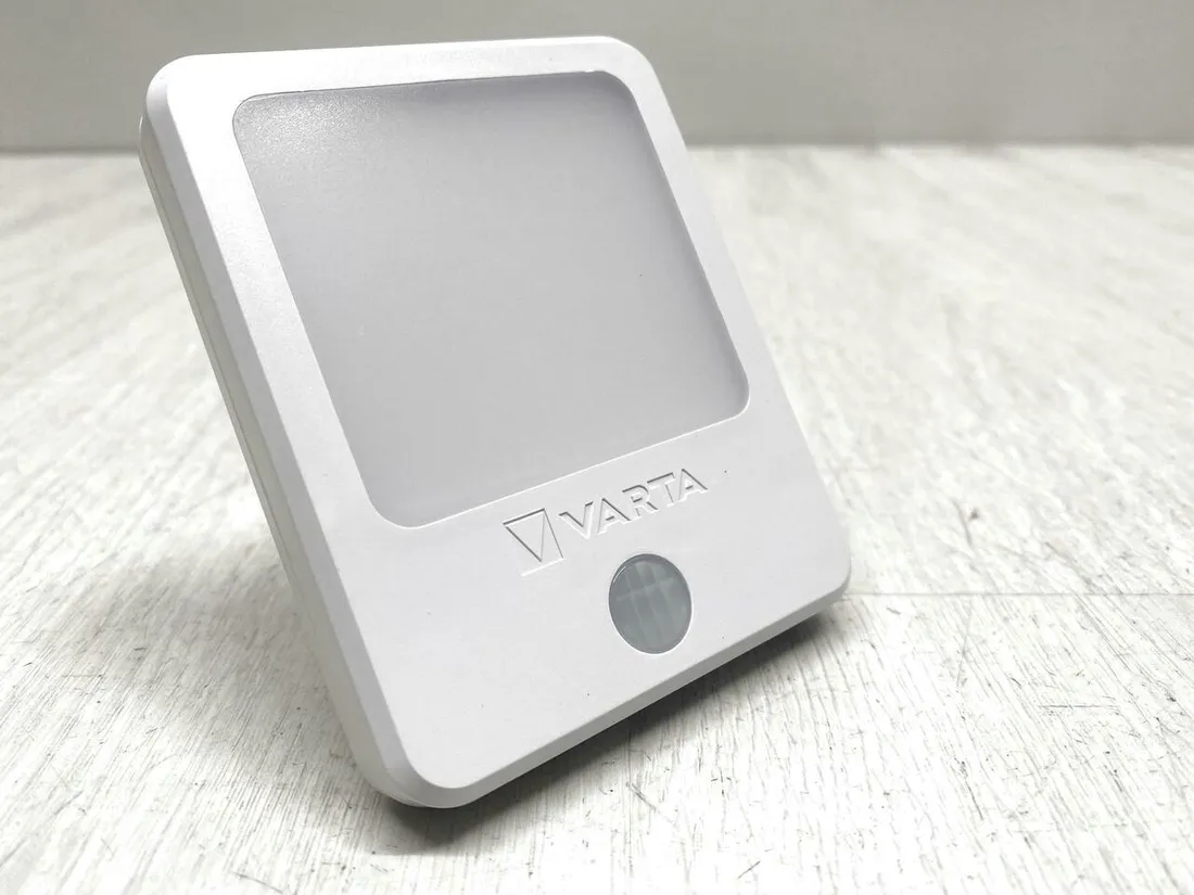 inteligentna-lampka-nocna-led-varta-motion-sensor-light