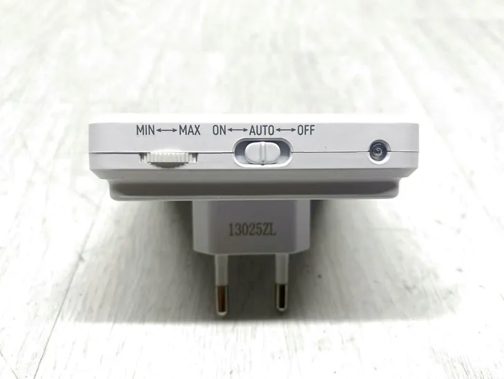 inteligentna-lampka-nocna-led-varta-motion-sensor-light-maksymalna-sila-swiatla-80-lm