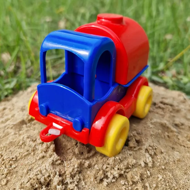 kid-cars-cysterna-material-plastik