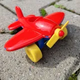kid-cars-samolot-wiek-dziecka-12-m