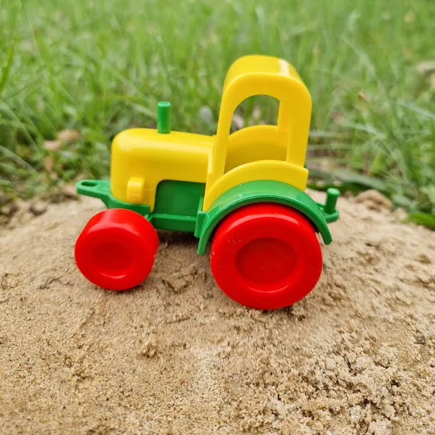 kid-cars-traktor-material-plastik
