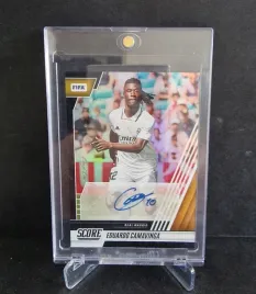 2022-23-panini-fifa-score-camavinga-real-madryt-1-1-black-auto-autograf