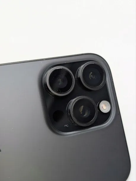 apple-iphone-16-pro-max-256gb-tytan-czarny-funkcje-w-telefonach-komorkowych-alarm-wibracyjny-budzik-dyktafon-funkcja-glosnomowiaca-kalendarz-kalkulator-ksiazka-telefoniczna-latarka-przypomnienia-zegar