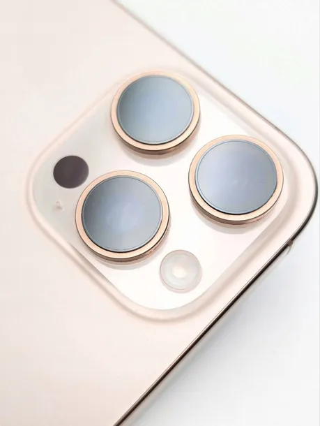 apple-iphone-16-pro-128gb-tytan-pustynny-material-metal-szklo