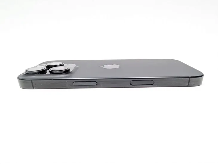 apple-iphone-16-pro-128gb-tytan-czarny-rozdzielczosc-nagrywanych-filmow-4k-1080p-fullhd-720p-hd