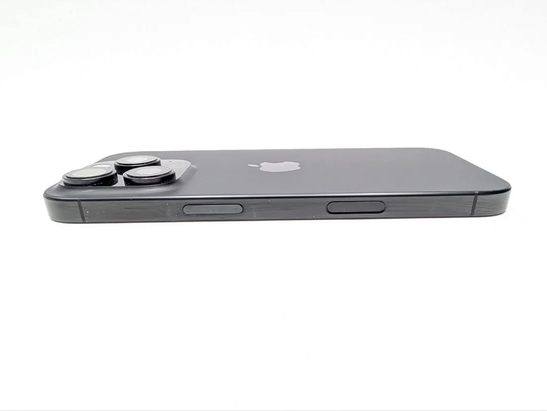 apple-iphone-16-pro-128gb-tytan-czarny-model-telefonu-iphone-16-pro