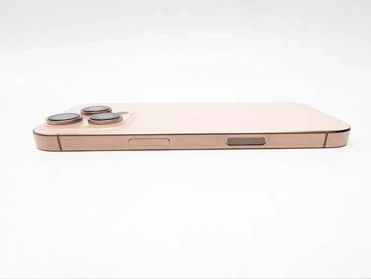 apple-iphone-16-pro-128gb-tytan-pustynny-funkcje-aparatu-autofocus-cyfrowa-stabilizacja-obrazu-hdr-lampa-blyskowa-nagrywanie-wideo-optyczna-stabilizacja-obrazu-panorama-samowyzwalacz-wykrywanie-twarzy-zdjecia-seryjne-zoom