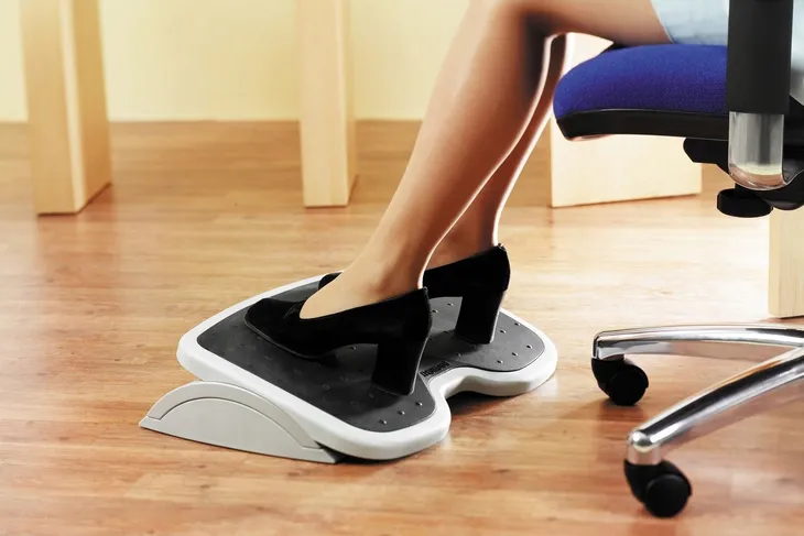 kensington-ergonomiczny-podnozek-solemate-szerokosc-produktu-30-cm