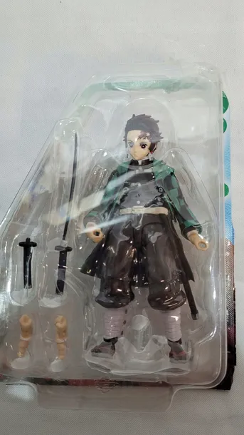 figurka-demon-slayer-12-cm-stan-opakowania-otwarte