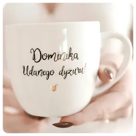 prezent-dla-kolezanki-z-pracy-personalizowany-kubek-imie-udanego-dyzuru