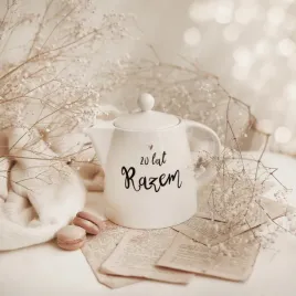prezent-na-rocznice-slubu-personalizowany-porcelanowy-dzbanek-bialy-1-litr