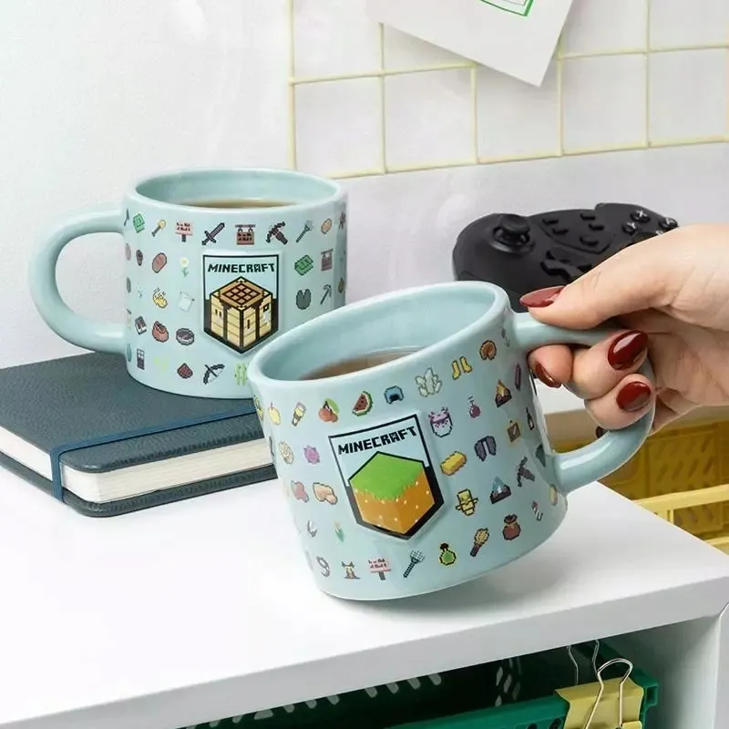 paladone-minecraft-embossed-mug-pp14641mcf