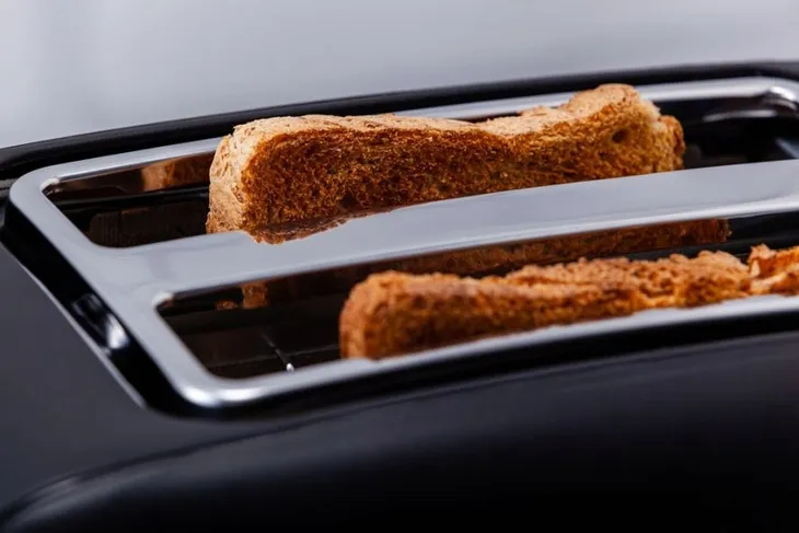 toster-eldom-to245-dotty-900w-czarny-sterowanie-mechaniczne