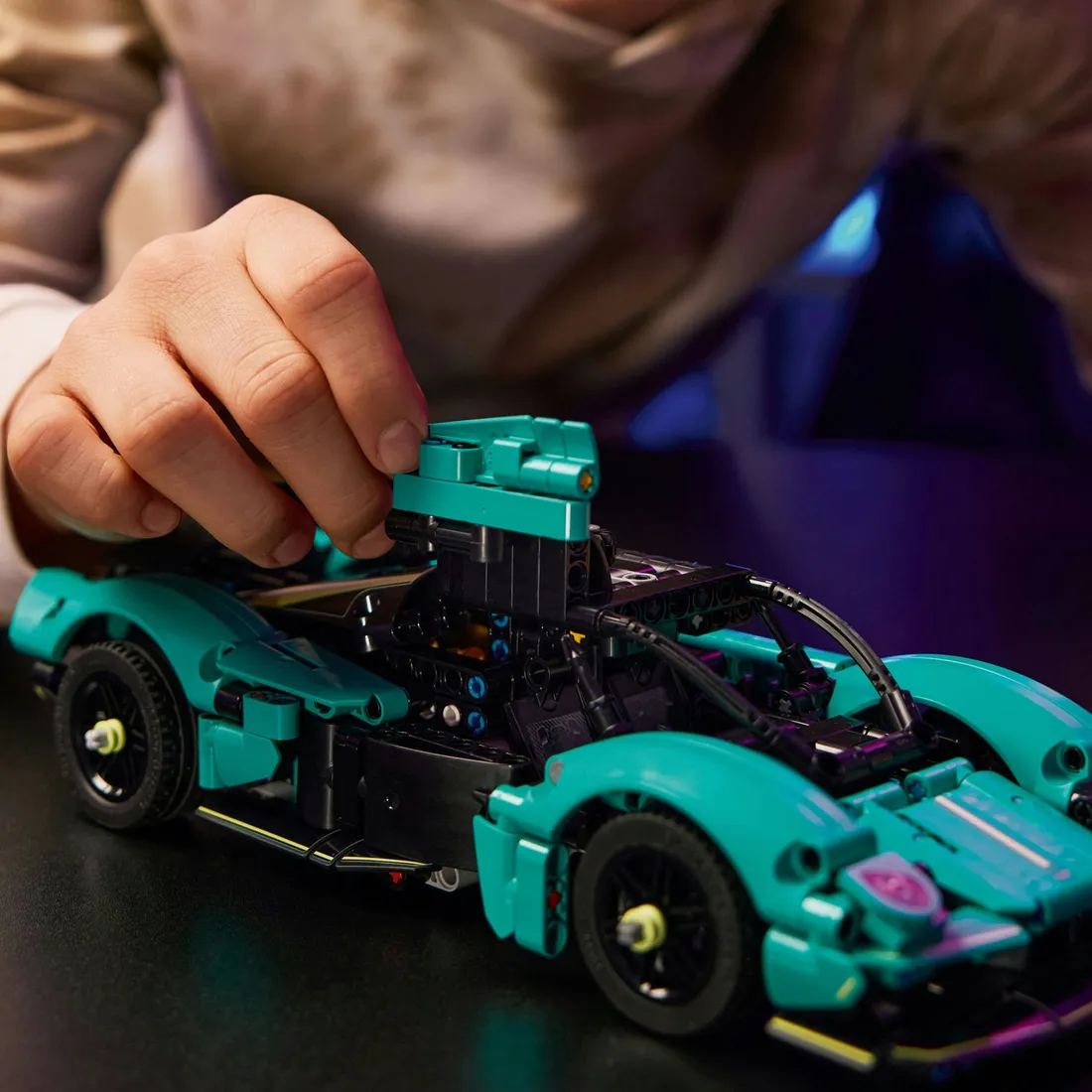 lego-technic-42208-aston-martin-valkyrie