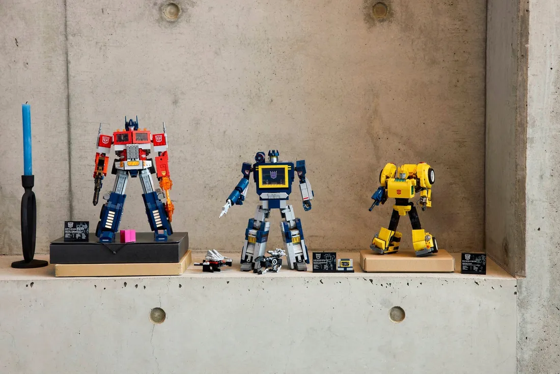 lego-icons-10358-transformers-soundwave