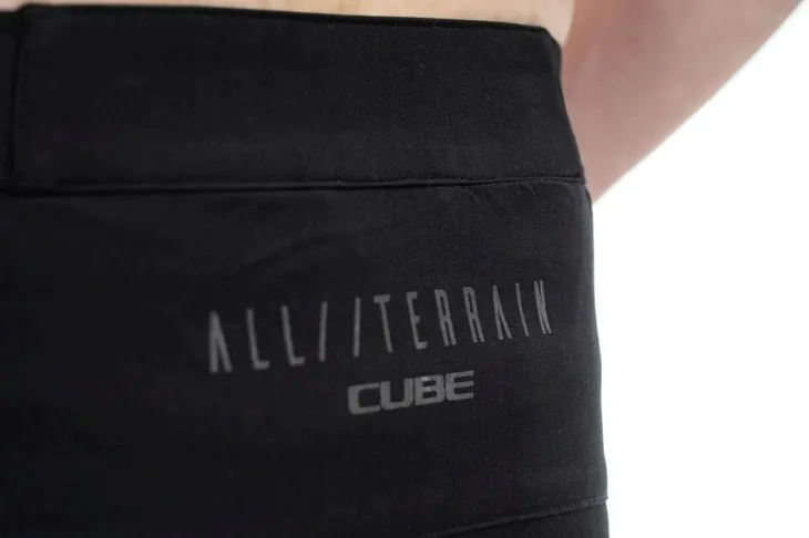 cube-atx-baggy-spodenki-mtb-roz-m-plec-mezczyzna