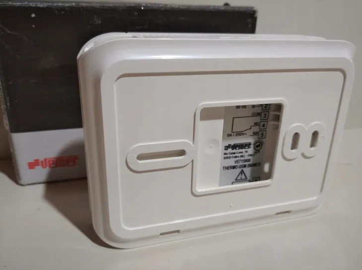 vemer-ve715900-cyfrowy-termostat-scienny-gsm-kod-producenta-ve715900