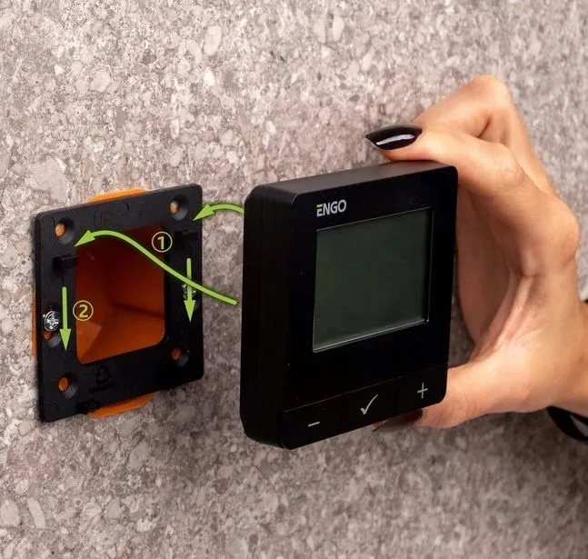 engo-e40-230b-programowany-internetowy-regulator-temperatury-natynkowy-230v-kod-producenta-e40-230b