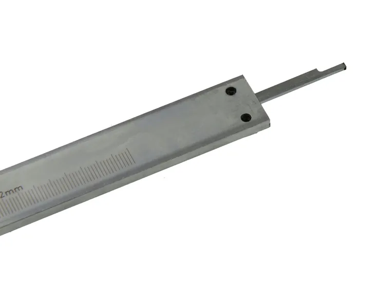 geko-suwmiarka-noniuszowa-dwuszczekowa-etui-analogowa-0-300mm-0-02mm-marka-geko
