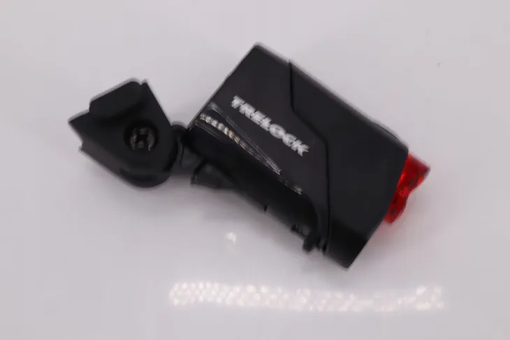 lampka-tylna-trelock-ls720-reego-l-czas-pracy-10-h