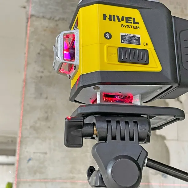 nivel-system-laser-krzyzowy-3d-czerwony-bluetooth-akcesoria-walizka-cl3r-model-cl3r