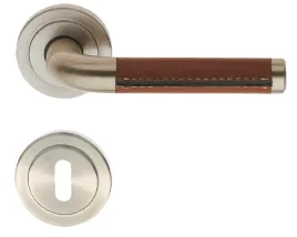 mosiezna-klamka-do-drzwi-wewnetrznych-skora-n2279