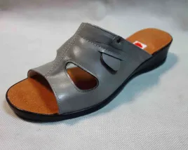 skorzane-klapki-popiel-szerokie-tegosc-h-39