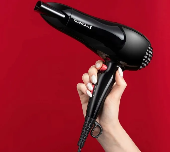 suszarka-remington-d2000-zalaczone-wyposazenie-koncentrator