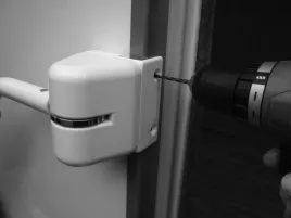 zestaw-montazowy-zabezpieczenia-drzwi-thule