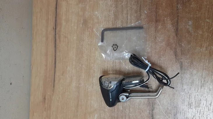 busch-muller-eyc-e-lampka-przednia-e-bikes-rodzaj-przednie