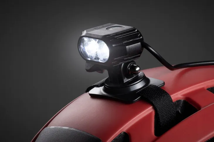 lampka-cube-13979-led-hpa-2000-na-kask-zawartosc-zestawu-lampka
