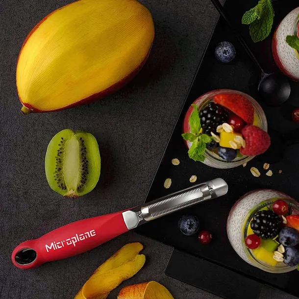 microplane-specialty-obieraczka-do-warzyw-czerwona-waga-z-opakowaniem-0-4-kg