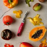 microplane-specialty-obieraczka-do-warzyw-czerwona-rodzaj-obieraczka-pionowa-marka-microplane
