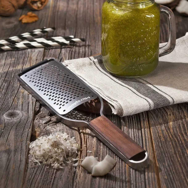 tarka-microplane-43300e-rodzaj-tarka-material-obudowy-drewno