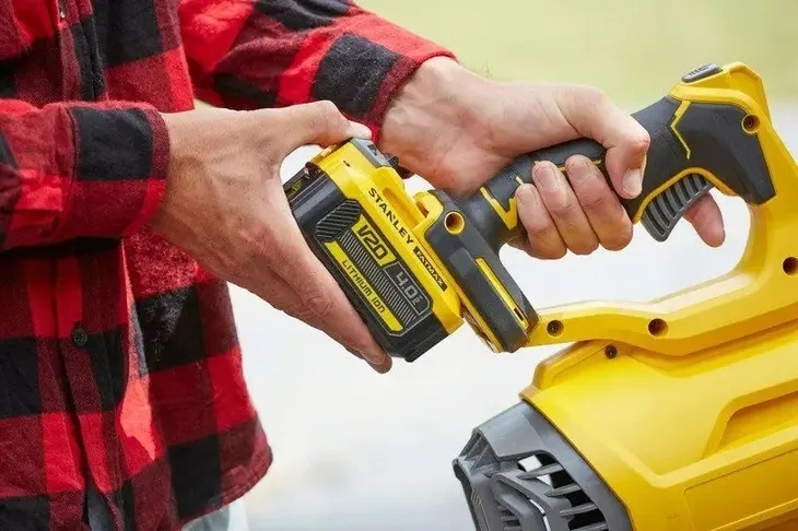 stanley-dmuchawa-bezszczotkowa-18v-odkurzacz-v20-zawiera-baterie-tak