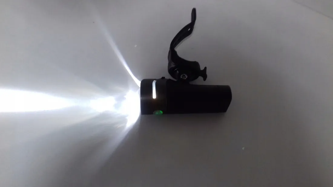 blackburn-central-30-reflektor-przedni-stvzo