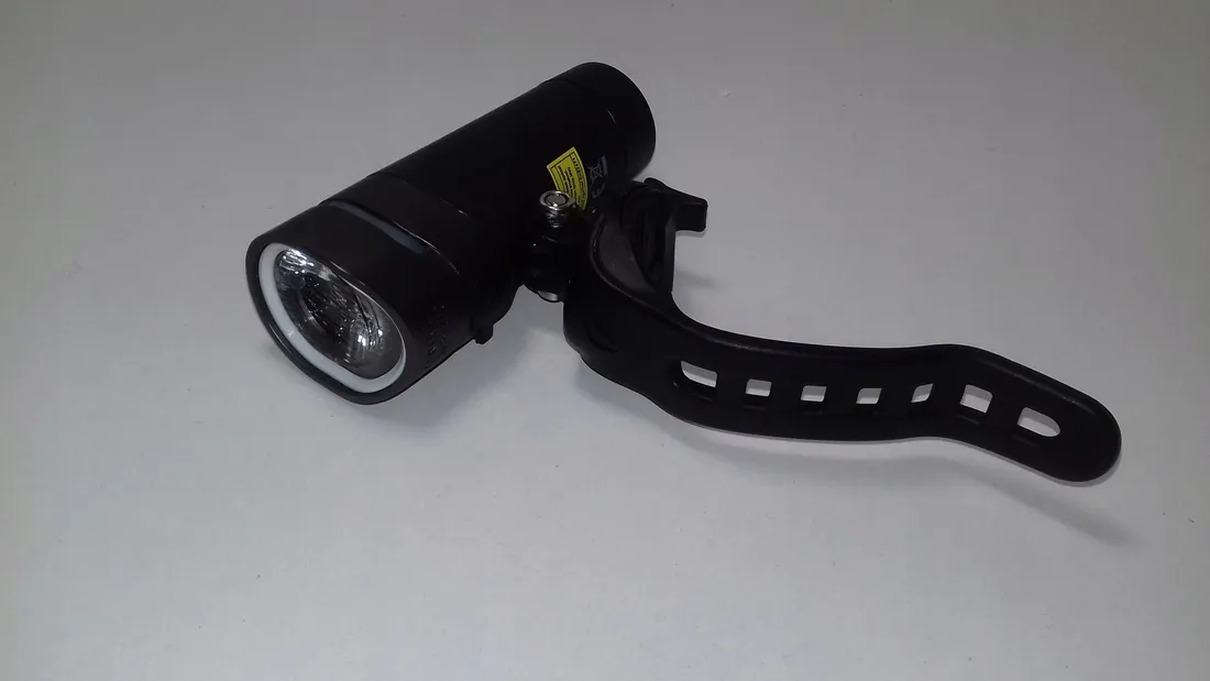 blackburn-central-30-reflektor-przedni-stvzo