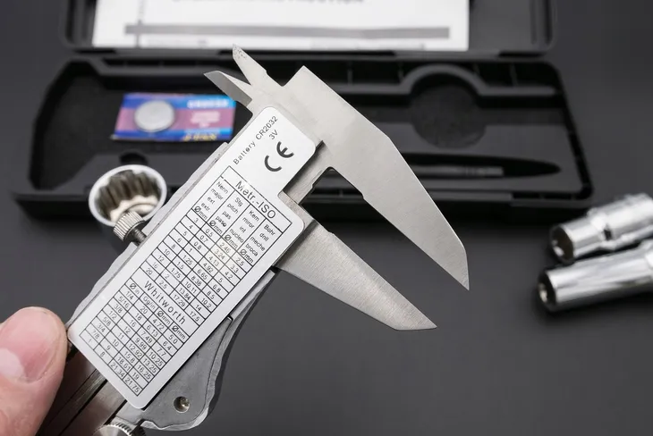 schmith-suwmiarka-elektroniczna-cyfrowa-wyswietlacz-lcd-150mm-etui-ssuw-c-zawiera-baterie-tak