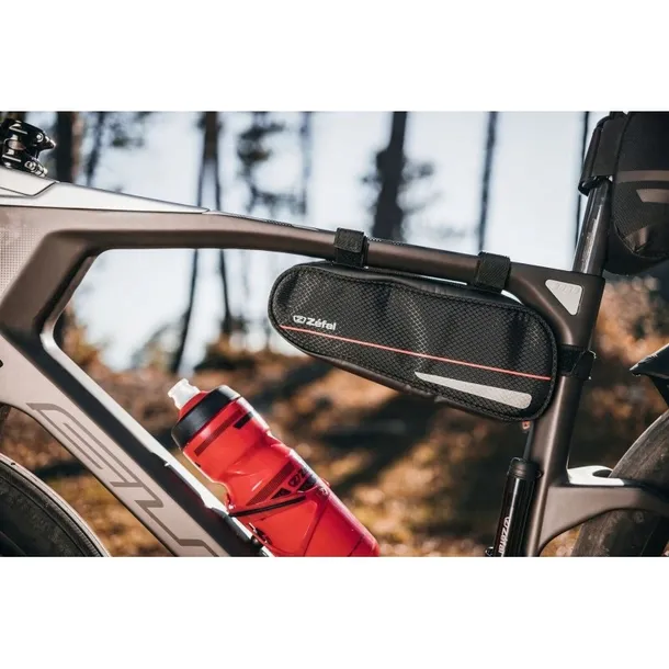 torba-rowerowa-pod-rame-zefal-bikepacking-z-frame-pack-czarna-cechy-dodatkowe-elementy-odblaskowe