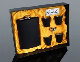 zestaw-upominkowy-prezent-piersiowka-kieliszki