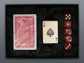 zapalniczka-gazowa-karty-kostki-do-gry-komplet-dla-kazdego-gracza-8332