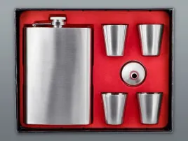 piersiowka-270-ml-4-kieliszki-lejek-ekstra-zestaw-dla-super-faceta-4301