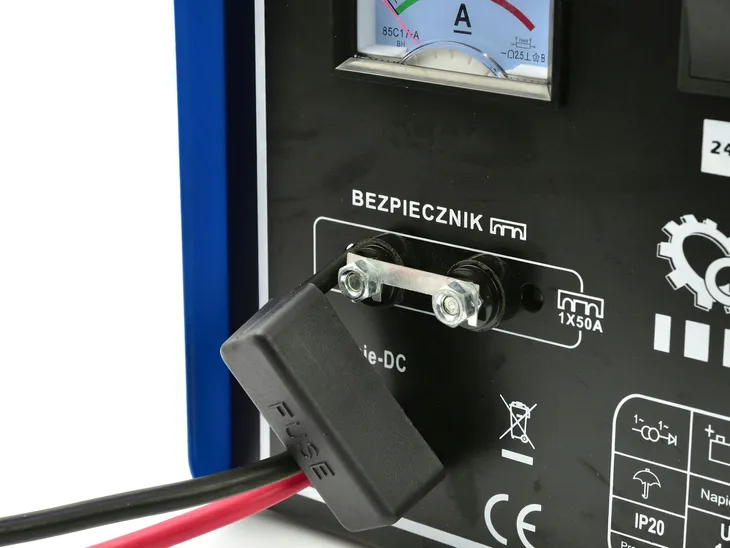 prostownik-do-akumulatorow-szybki-ladowarka-12-24v-waga-z-opakowaniem-7-5-kg